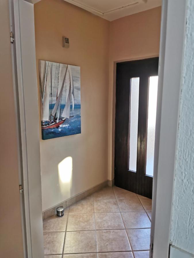 Near By Everything Vodice Bagian luar foto
