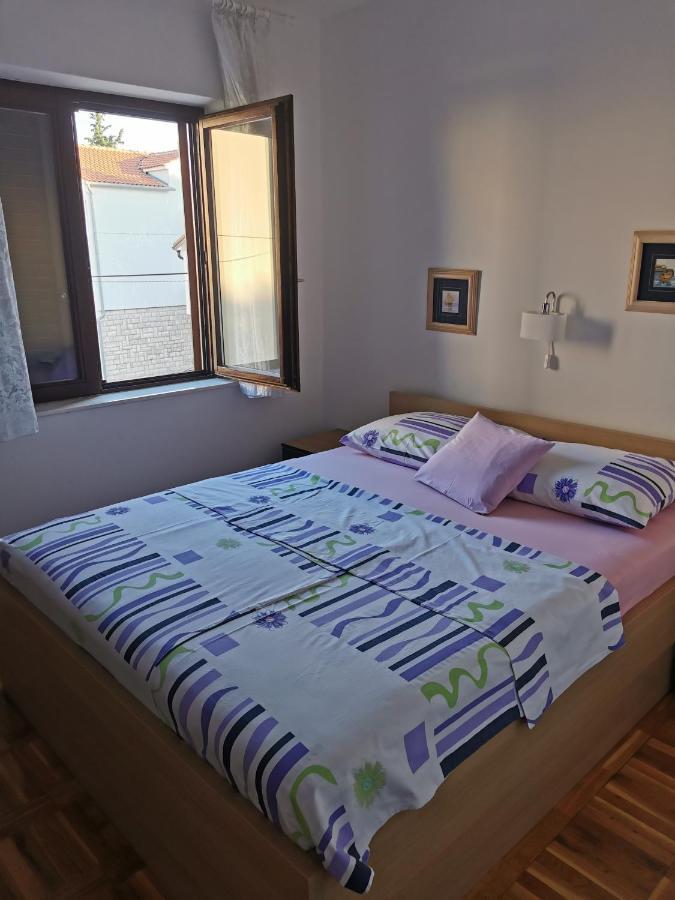 Near By Everything Vodice Bagian luar foto