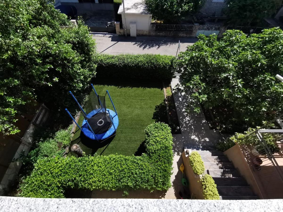 Near By Everything Vodice Bagian luar foto