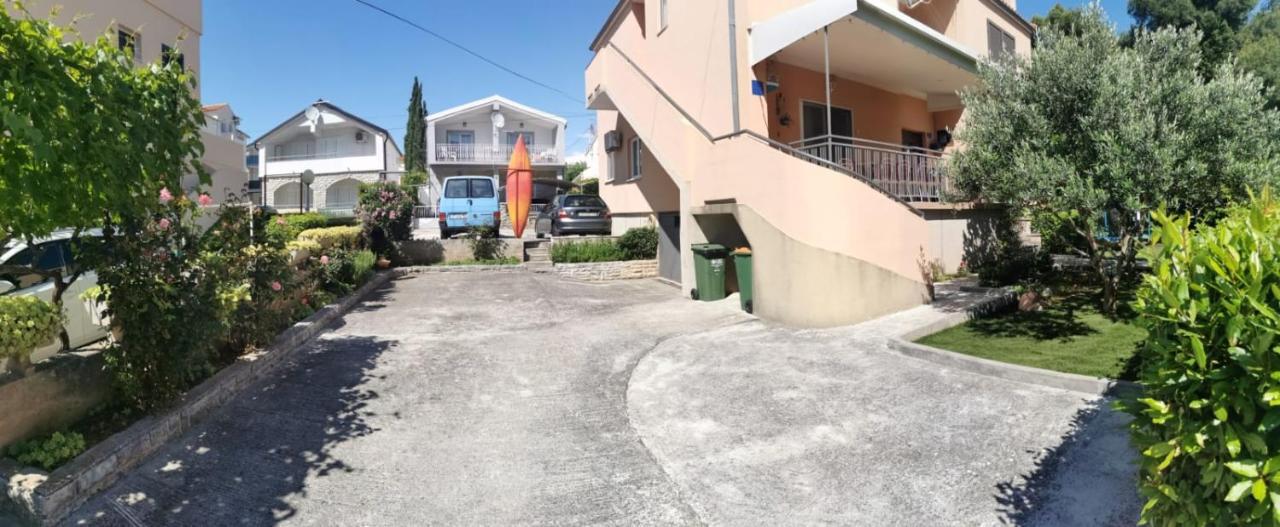 Near By Everything Vodice Bagian luar foto