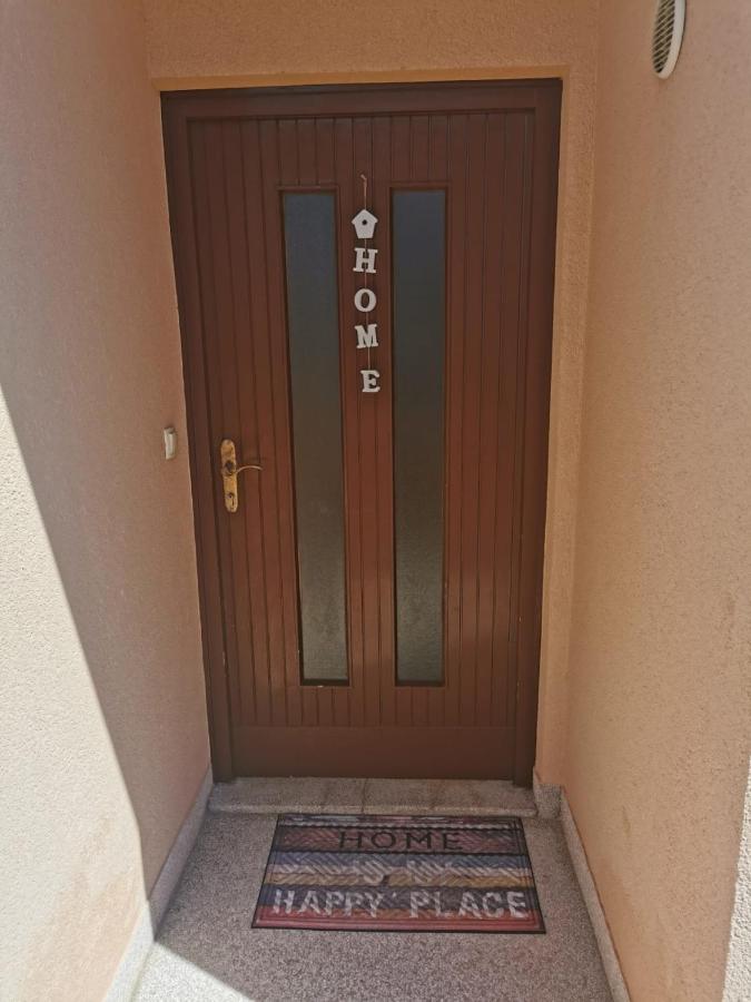 Near By Everything Vodice Bagian luar foto