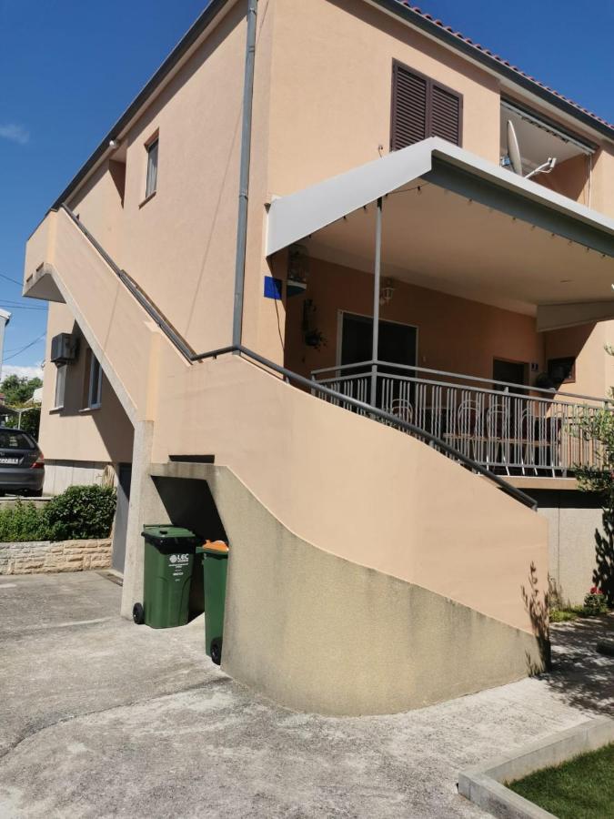 Near By Everything Vodice Bagian luar foto